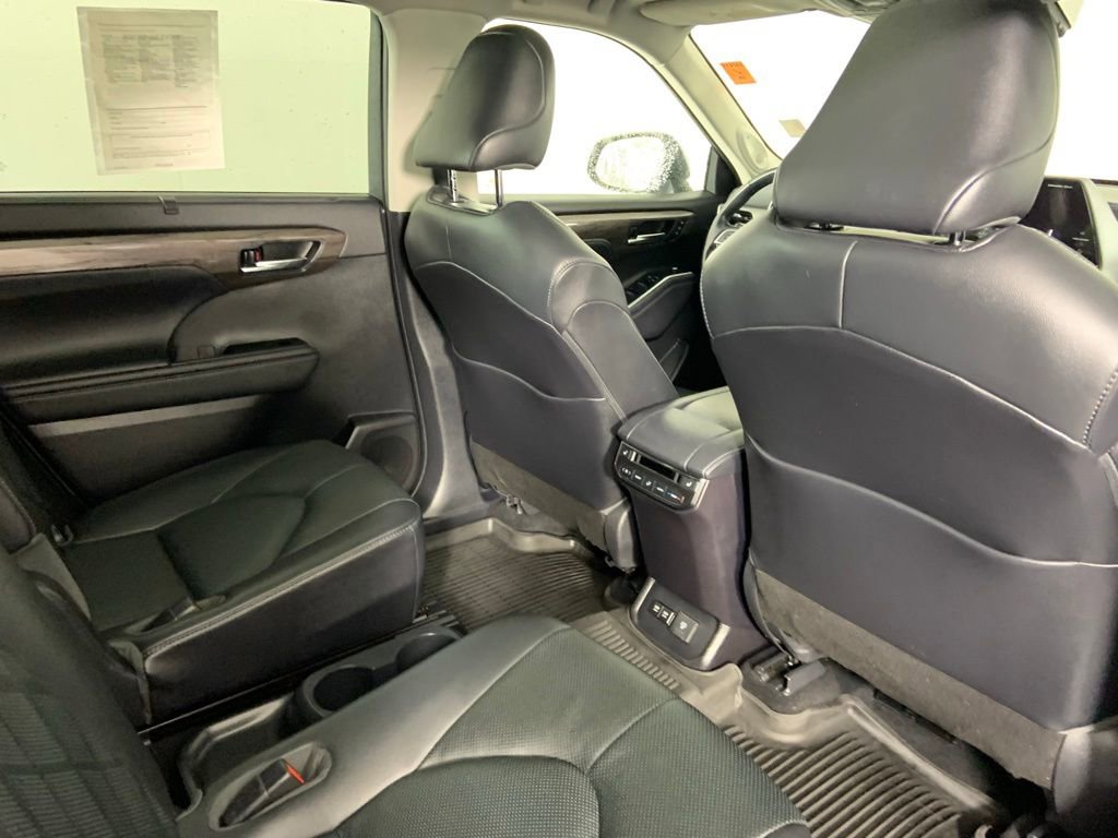 Used 2020 Toyota Highlander Platinum AWD/4WD image 15