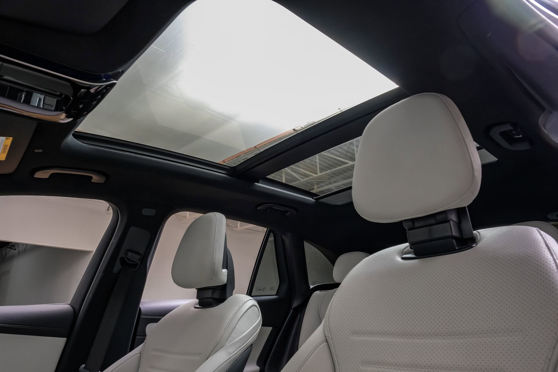 Used 2024 Mercedes-Benz GLC 300 4MATIC w/ AMG Line image 5