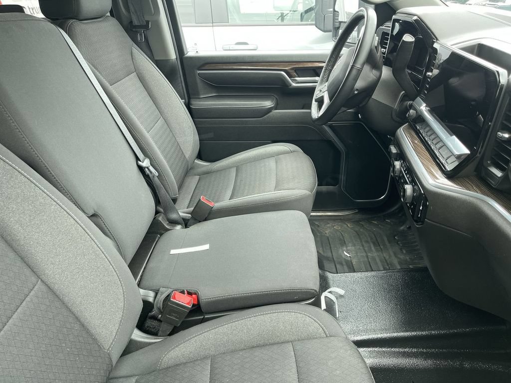 Used 2025 Chevrolet Silverado 2500 LT w/ Convenience Package AWD/4WD image 12