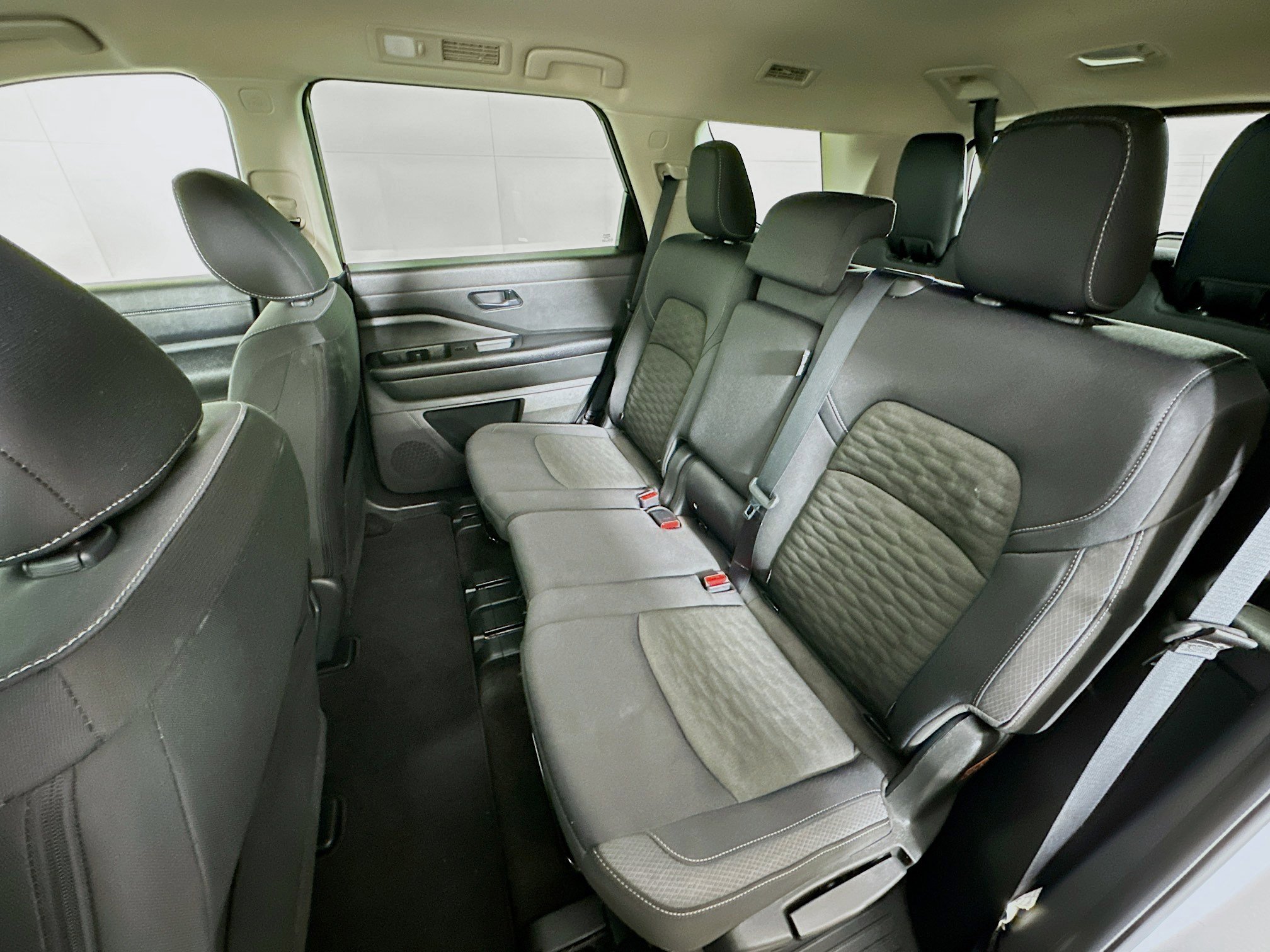 Used 2024 Nissan Pathfinder SV image 27