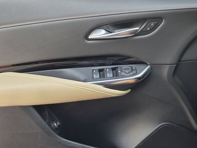 Used 2024 Cadillac XT4 Luxury w/ Cold Weather Package FWD image 25