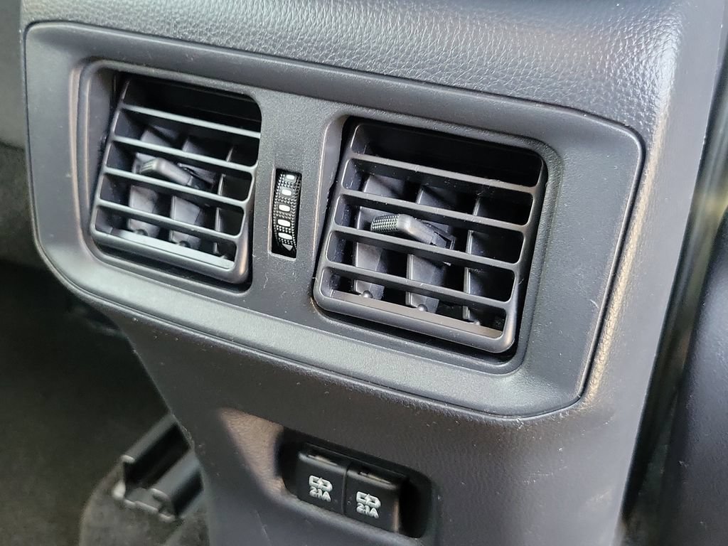 Used 2019 Toyota RAV4 XLE FWD image 28