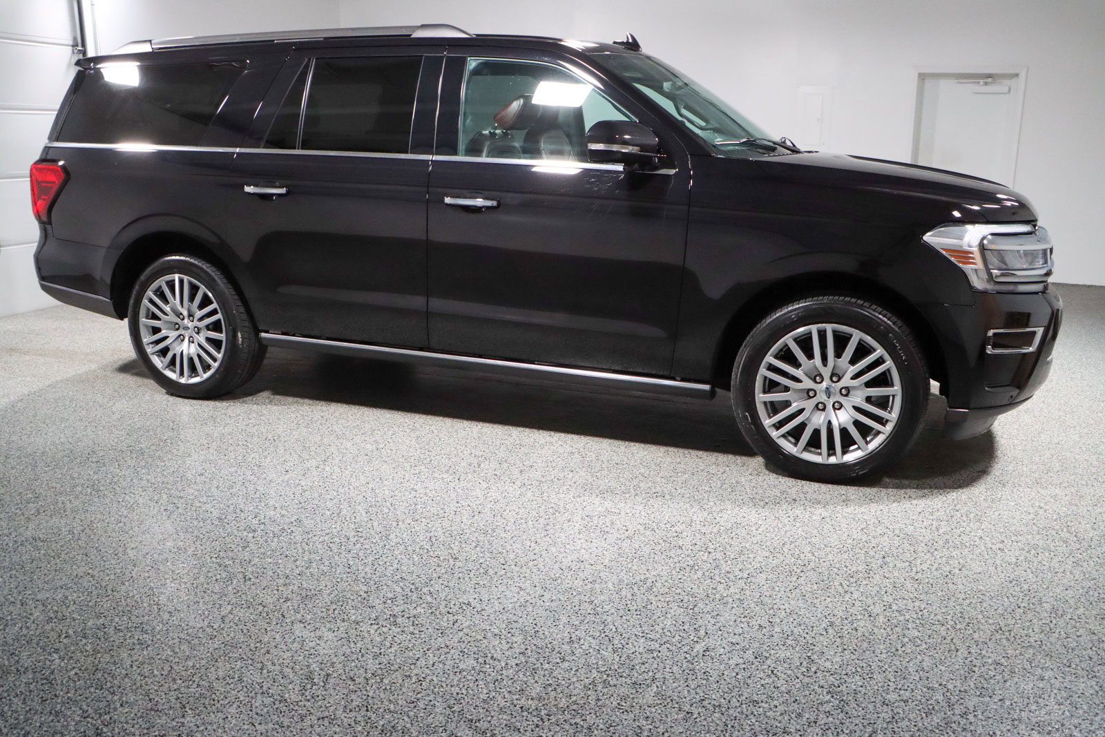 Used 2023 Ford Expedition Max Limited AWD/4WD image 6