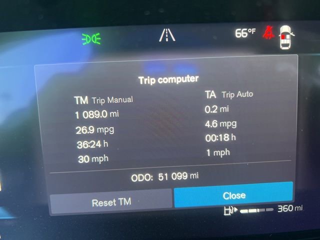 Used 2023 Volvo XC60 B5 Ultimate w/ Climate Package FWD image 11