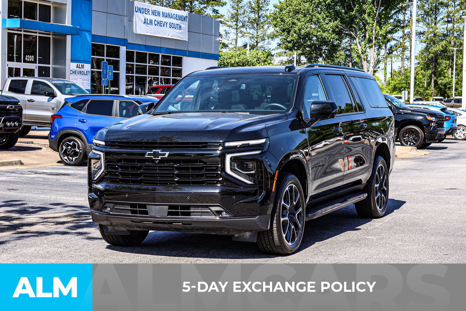 Used 2025 Chevrolet Suburban RST w/ Comfort Package AWD/4WD image 5