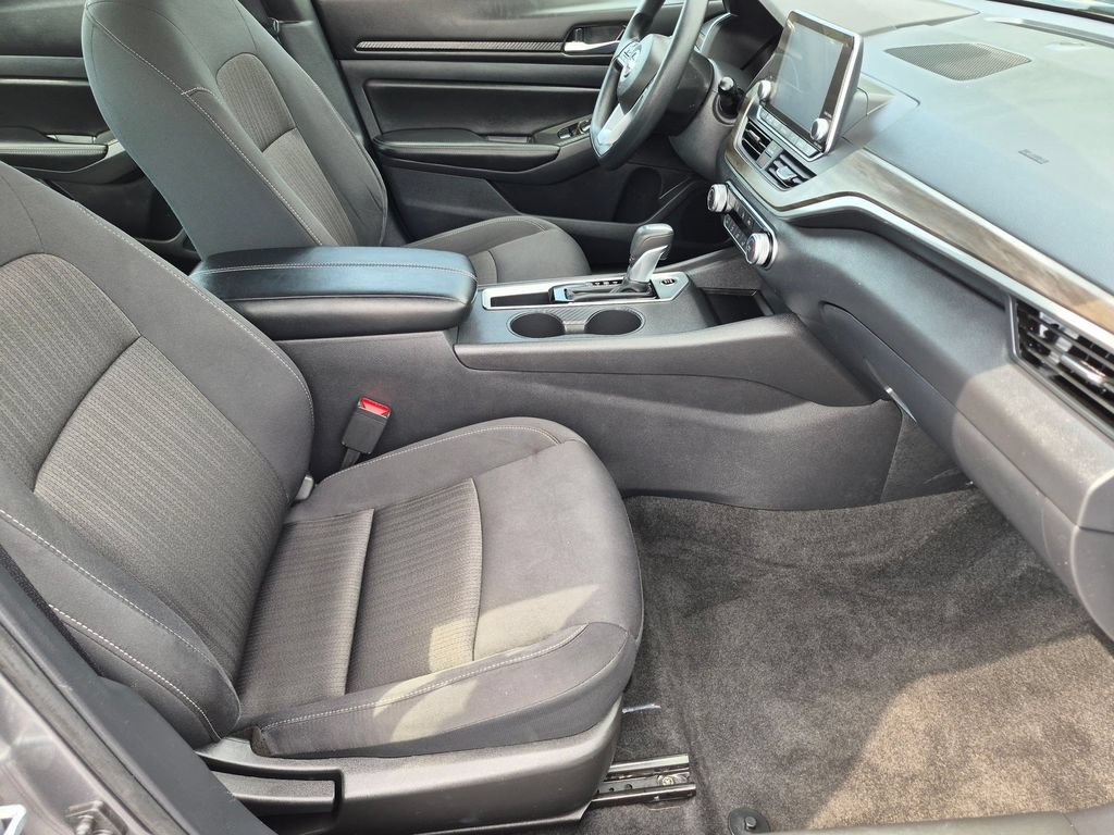 Used 2025 Nissan Altima 2.5 SV FWD image 23