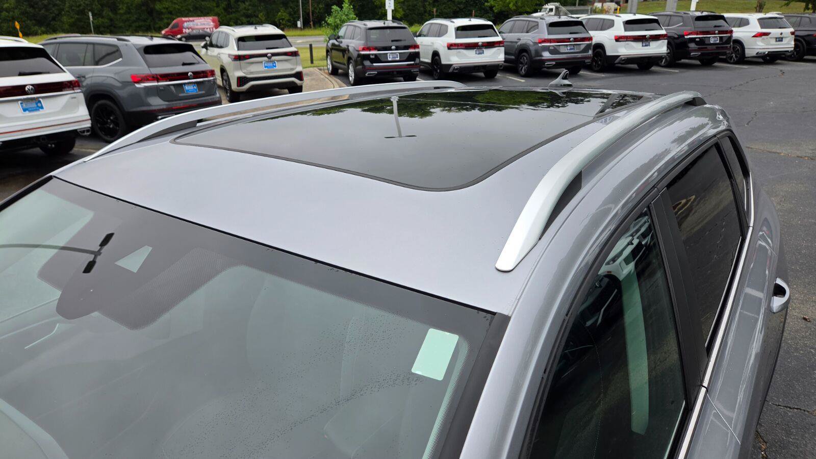 Used 2023 Volkswagen Taos SE w/ Panoramic Sunroof Package FWD image 11