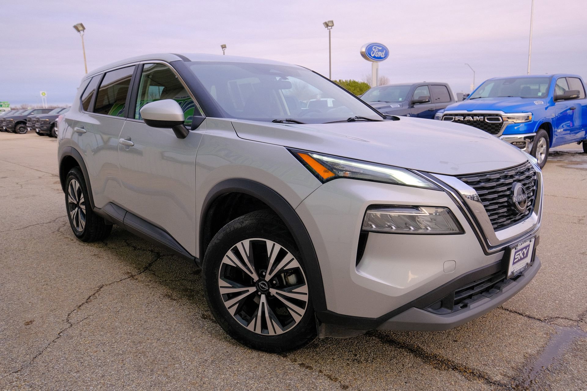 Used 2023 Nissan Rogue SV image 13