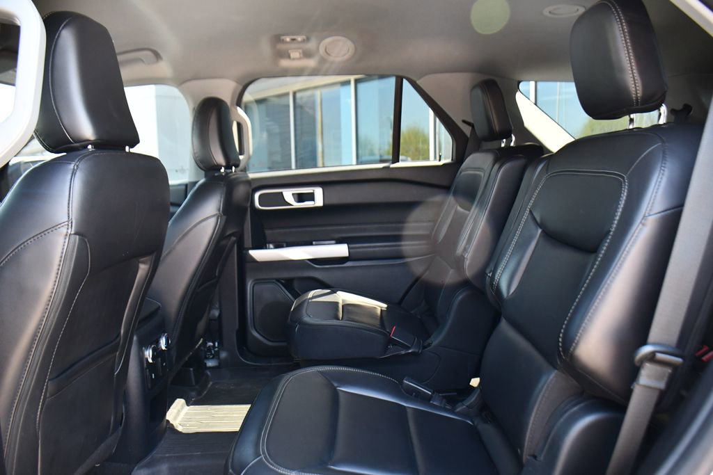 Used 2021 Ford Explorer XLT w/ Equipment Group 202A AWD/4WD image 22