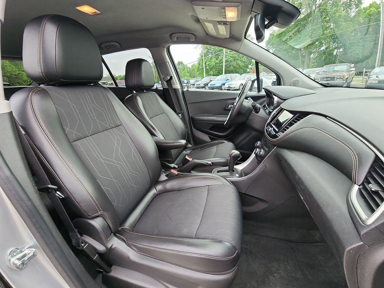 Used 2019 Chevrolet Trax LT w/ LT Convenience Package image 8