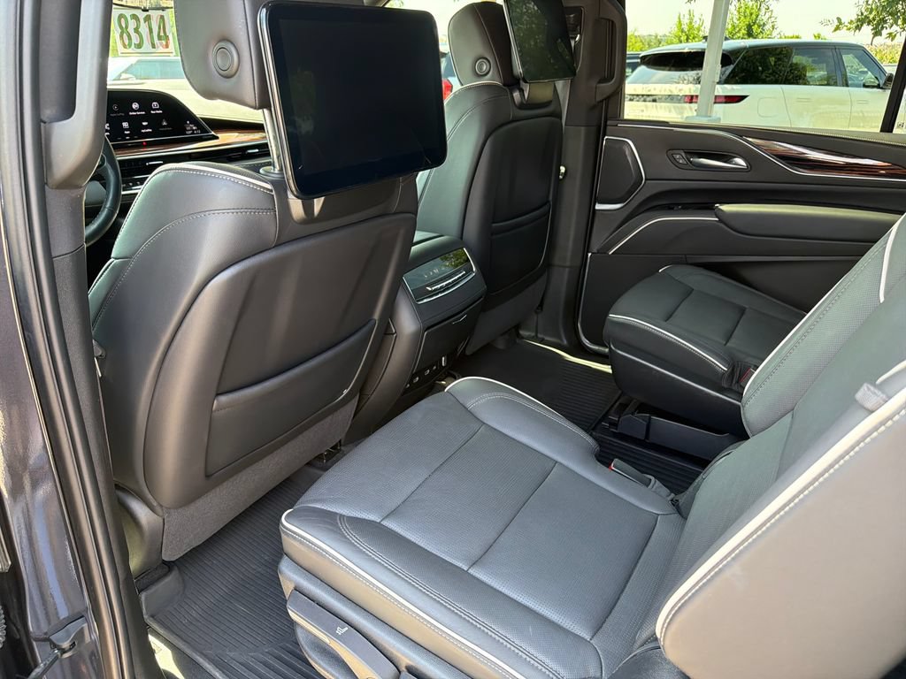 Used 2023 Cadillac Escalade ESV Premium Luxury RWD image 36
