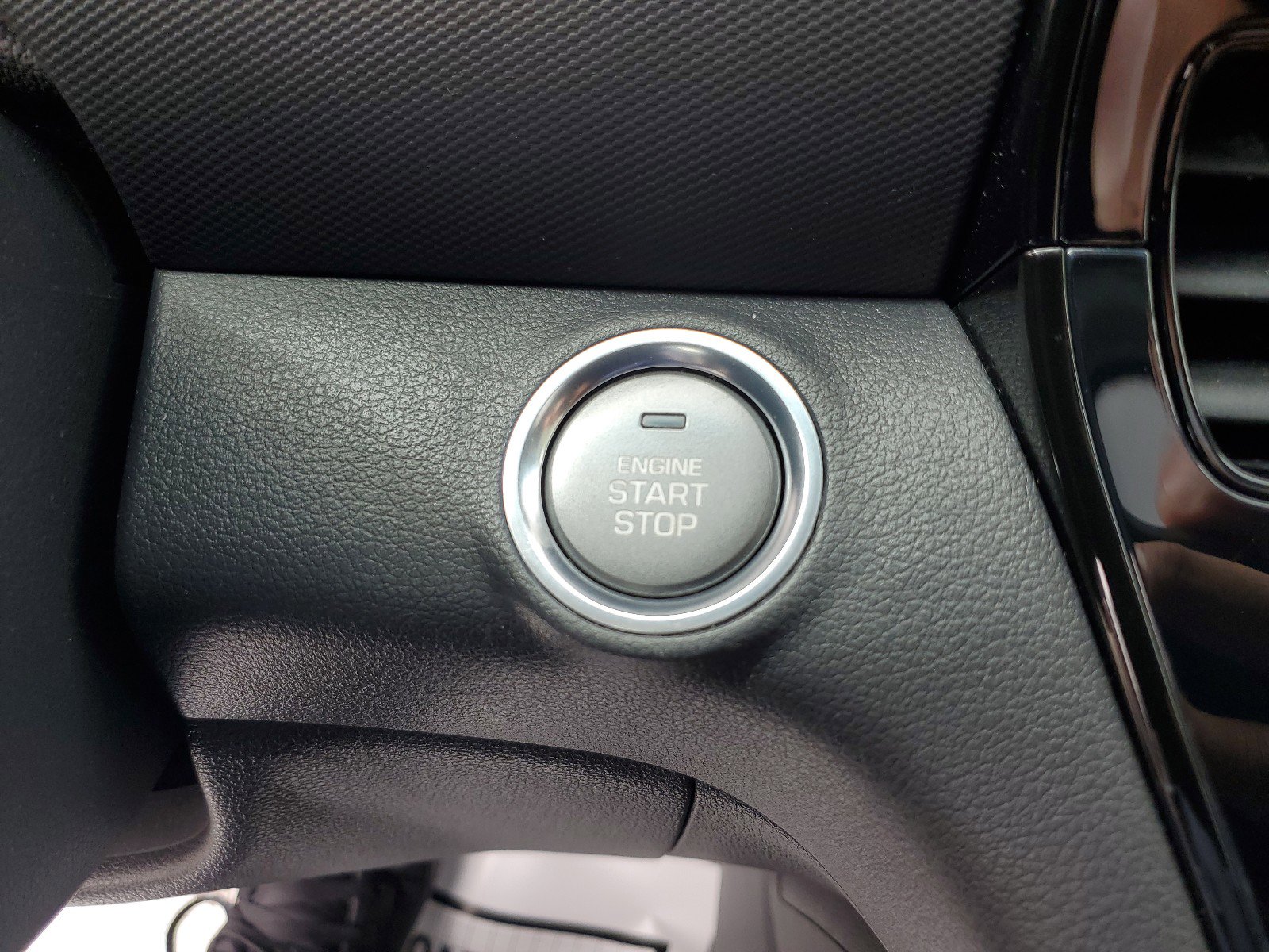 Used 2020 Hyundai Ioniq Limited image 29