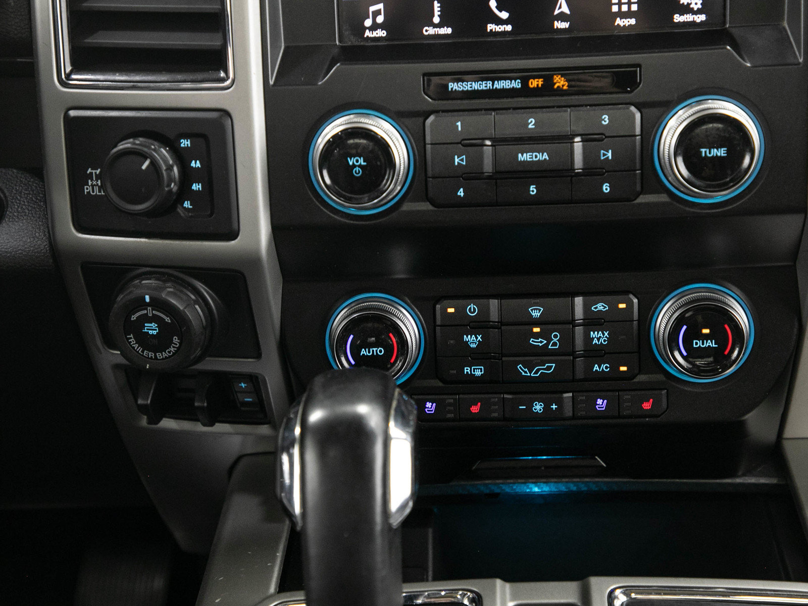 Used 2019 Ford F150 Lariat w/ Equipment Group 502A Luxury AWD/4WD image 19