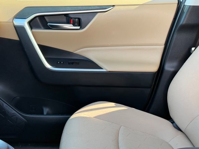 Used 2021 Toyota RAV4 XLE w/ Convenience Package image 9