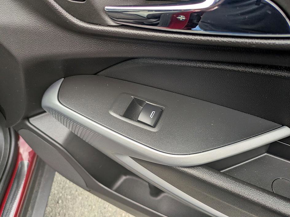 Certified 2025 Chevrolet Trax RS w/ Sunroof Package image 37