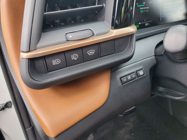 New 2026 Toyota Crown Signia AWD/4WD image 15