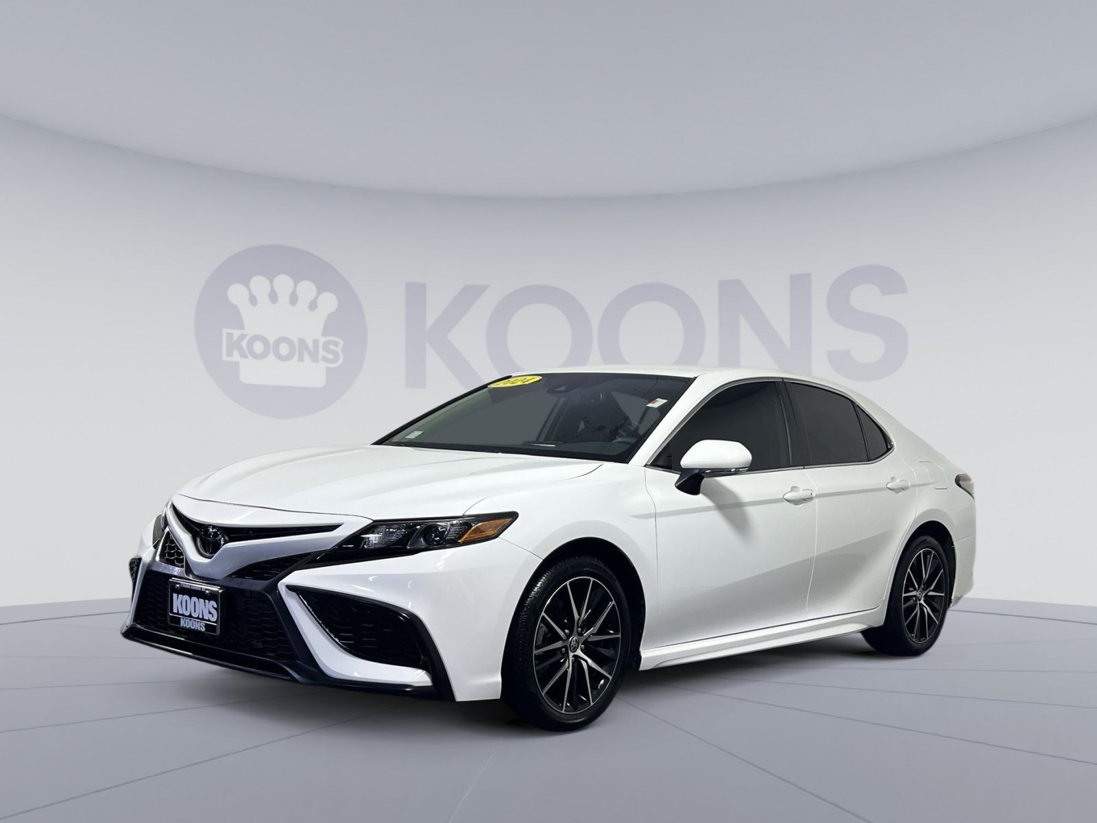 Used 2024 Toyota Camry SE w/ Convenience Package FWD image 1