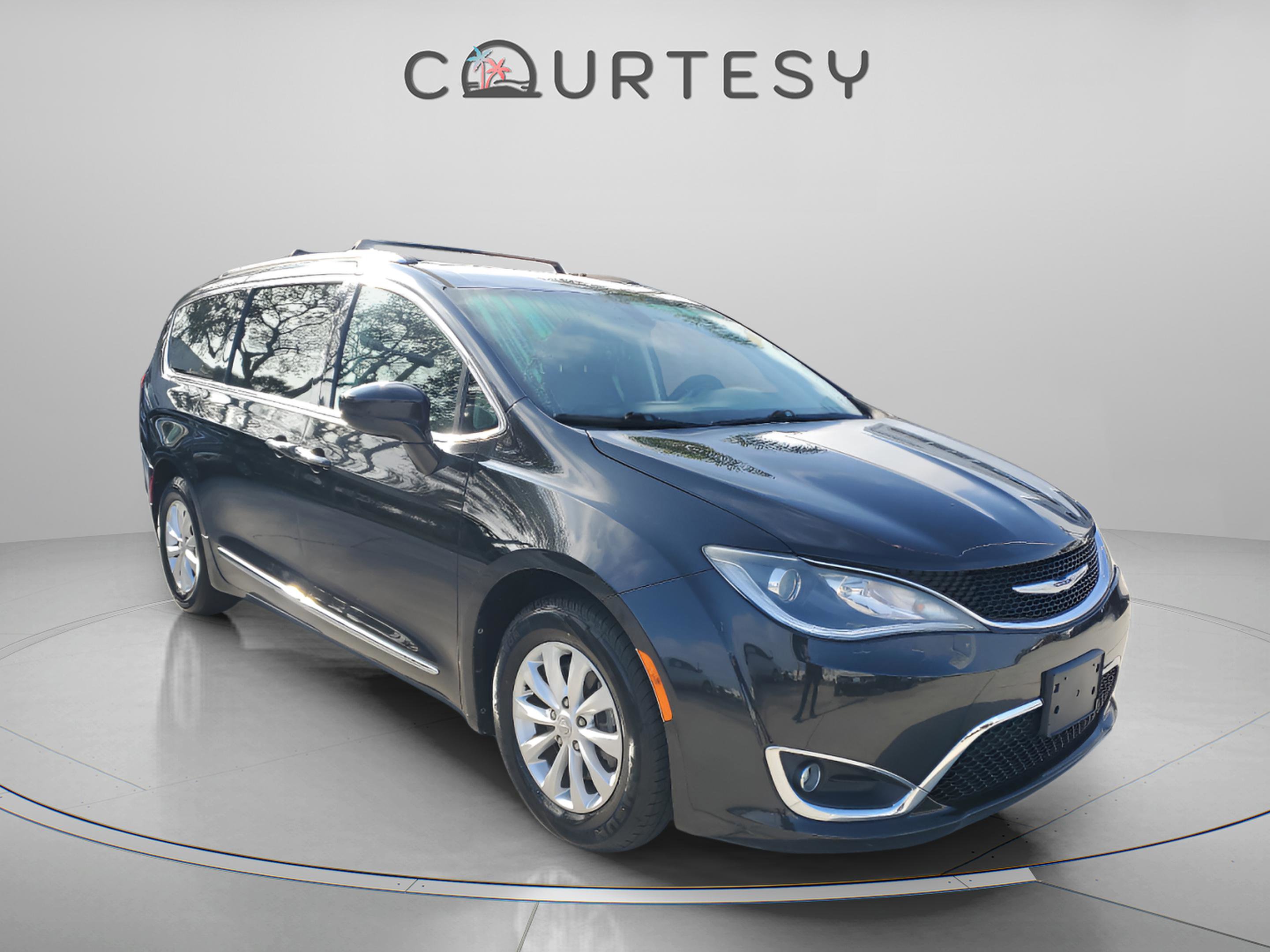 Used 2019 Chrysler Pacifica Touring-L image 5