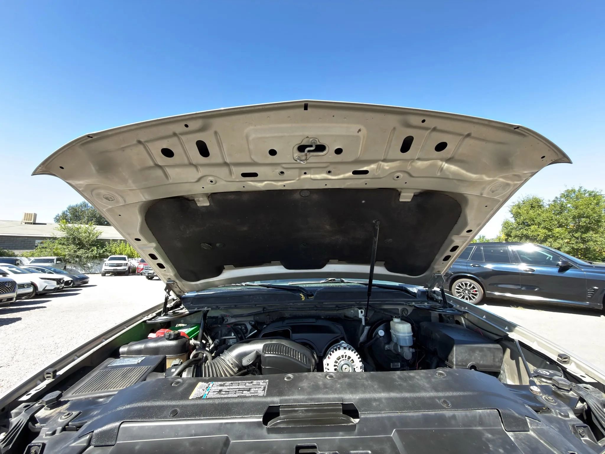 Used 2009 Chevrolet Suburban LT AWD/4WD image 3