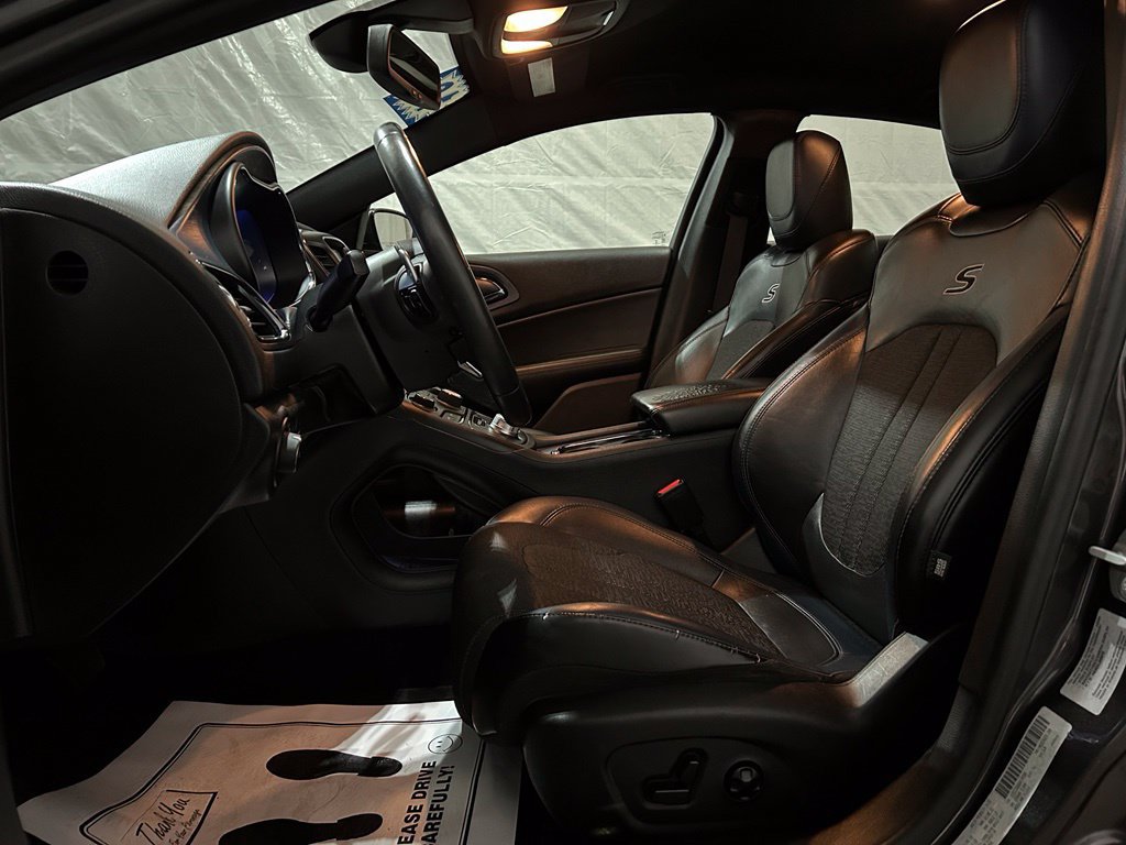 Used 2016 Chrysler 200 S FWD image 14