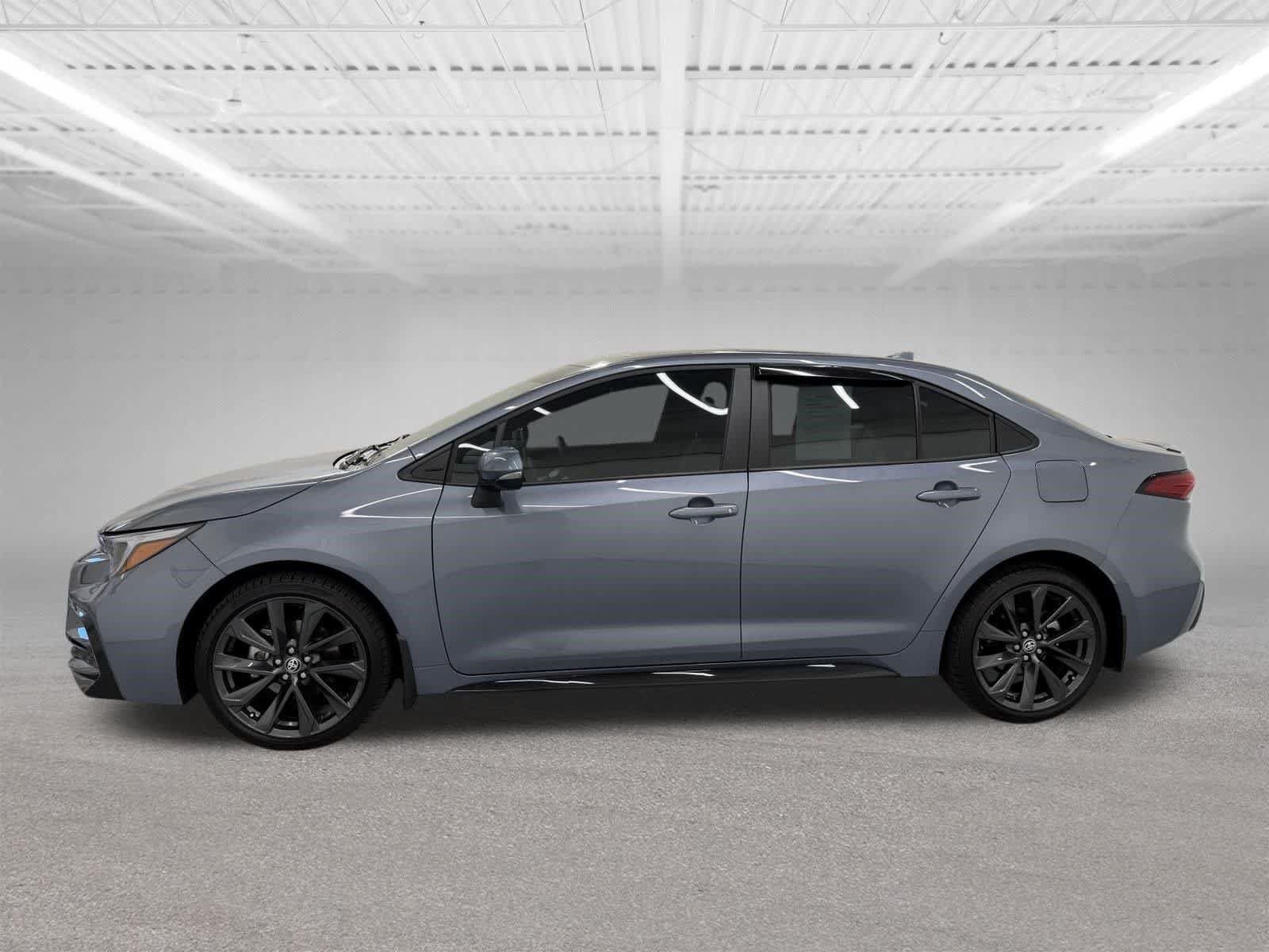 Used 2025 Toyota Corolla XSE FWD image 2