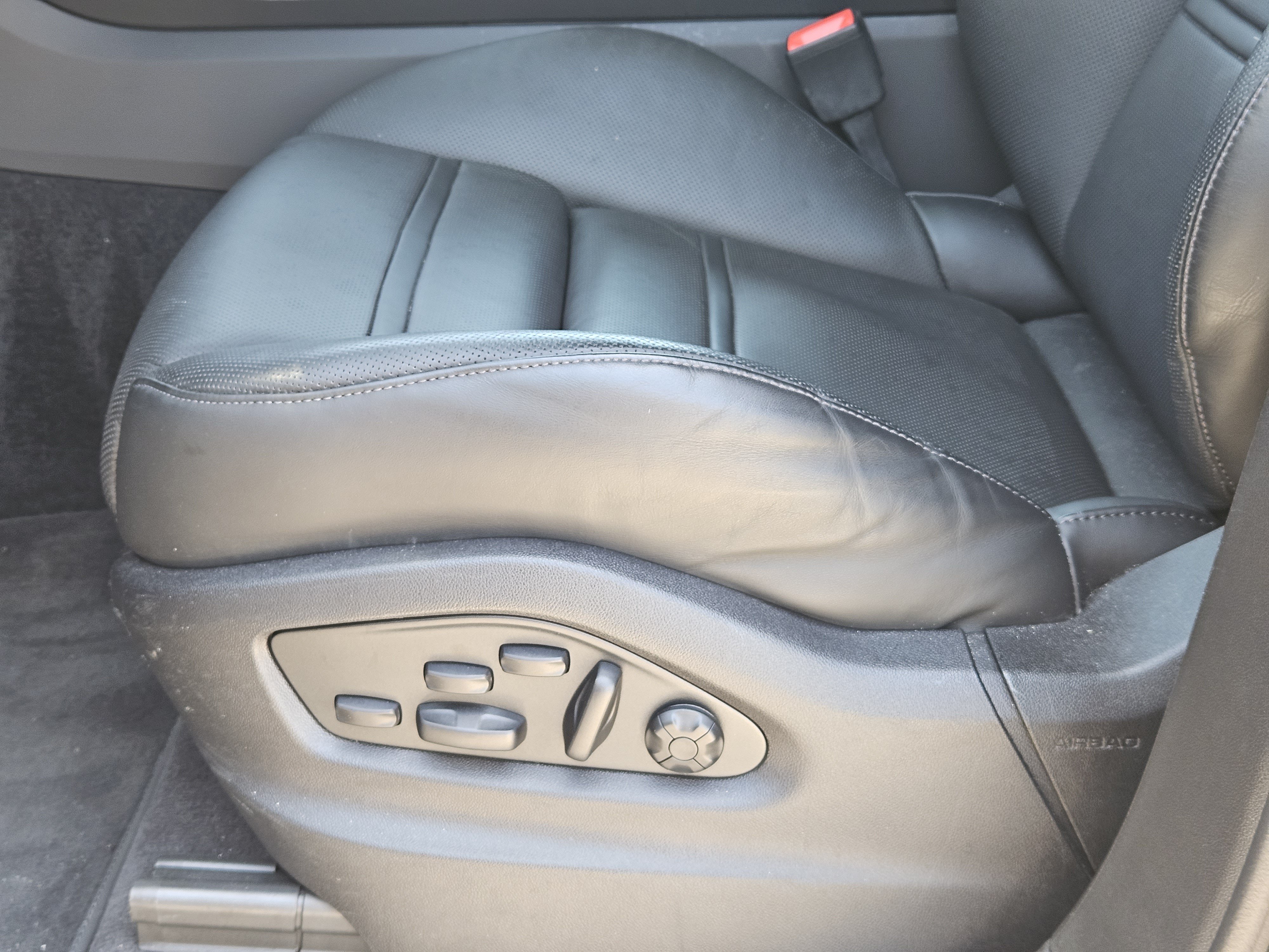 Certified 2023 Porsche Cayenne Turbo S AWD/4WD image 23