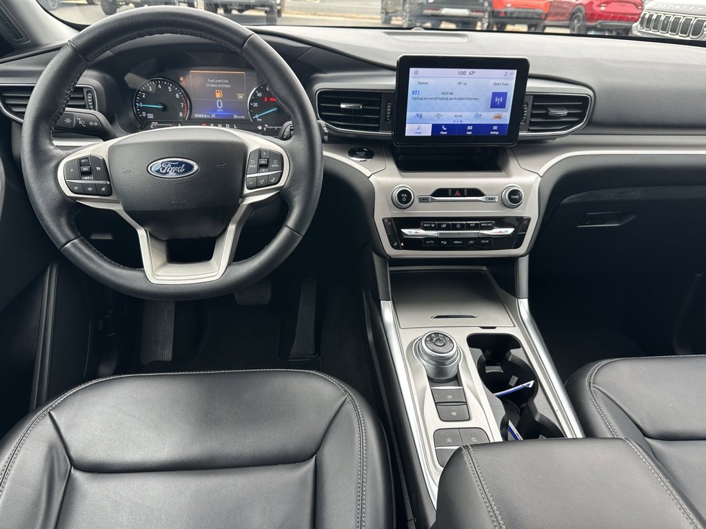 Used 2024 Ford Explorer XLT w/ Equipment Group 202A image 4