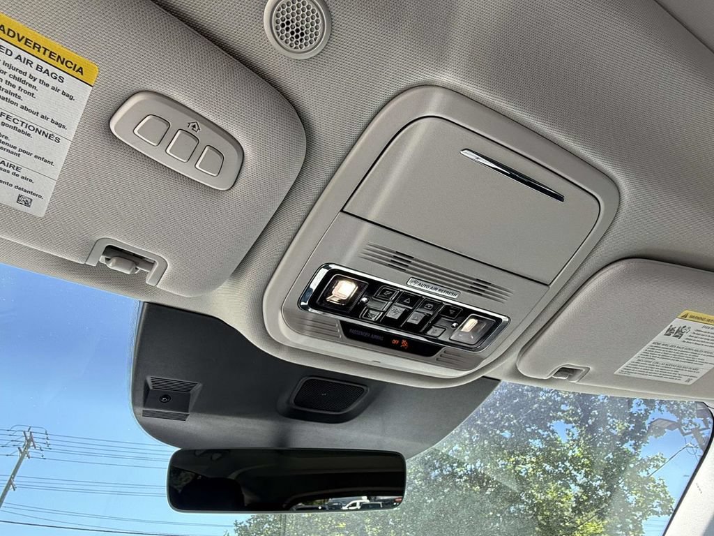 Used 2025 Lincoln Aviator AWD image 28