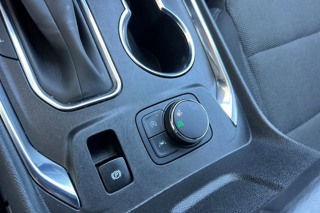 Used 2023 Chevrolet Traverse LT image 40