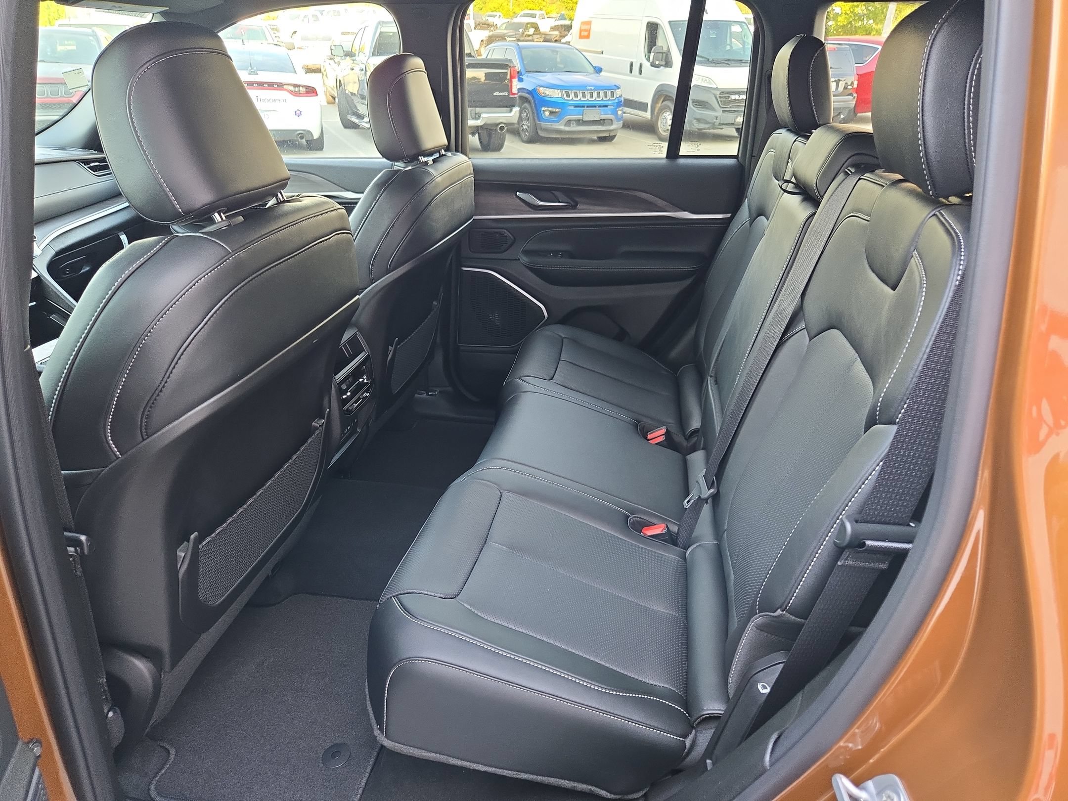 New 2027 Jeep Grand Cherokee Limited AWD/4WD image 30