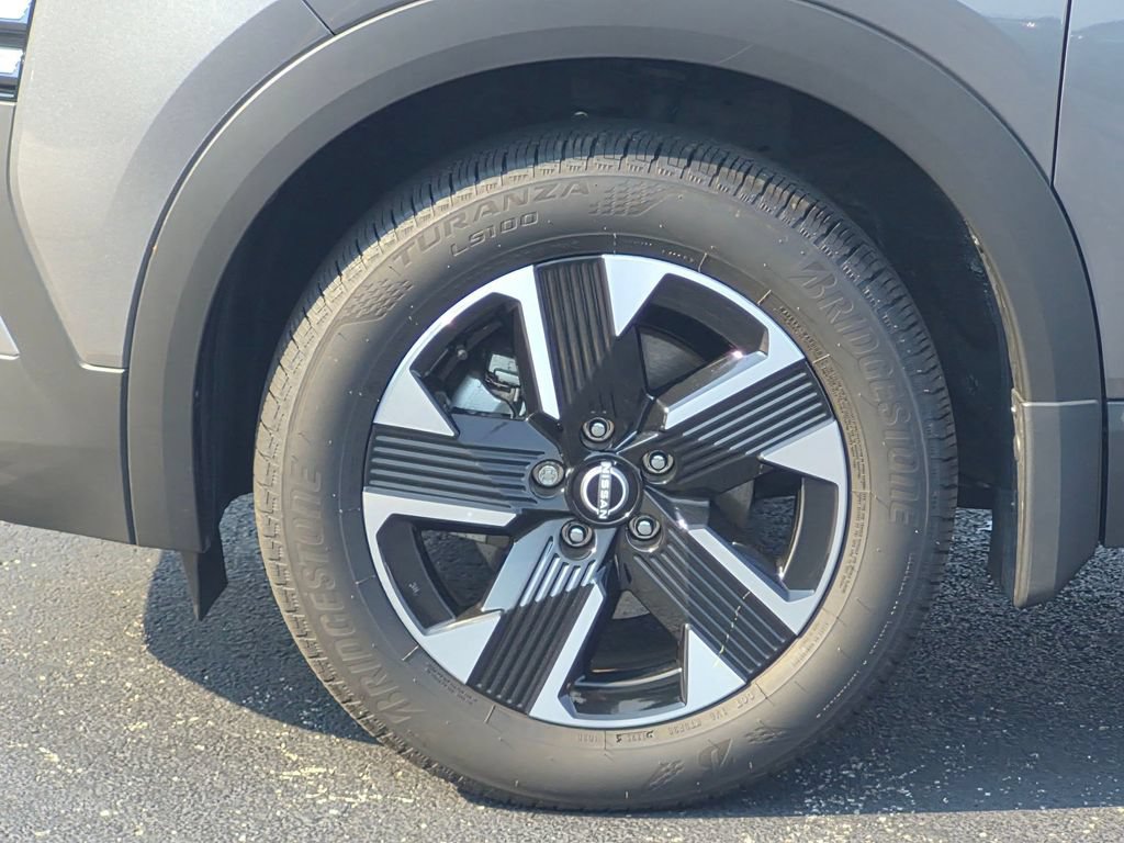 Used 2025 Nissan Kicks SV AWD/4WD image 8