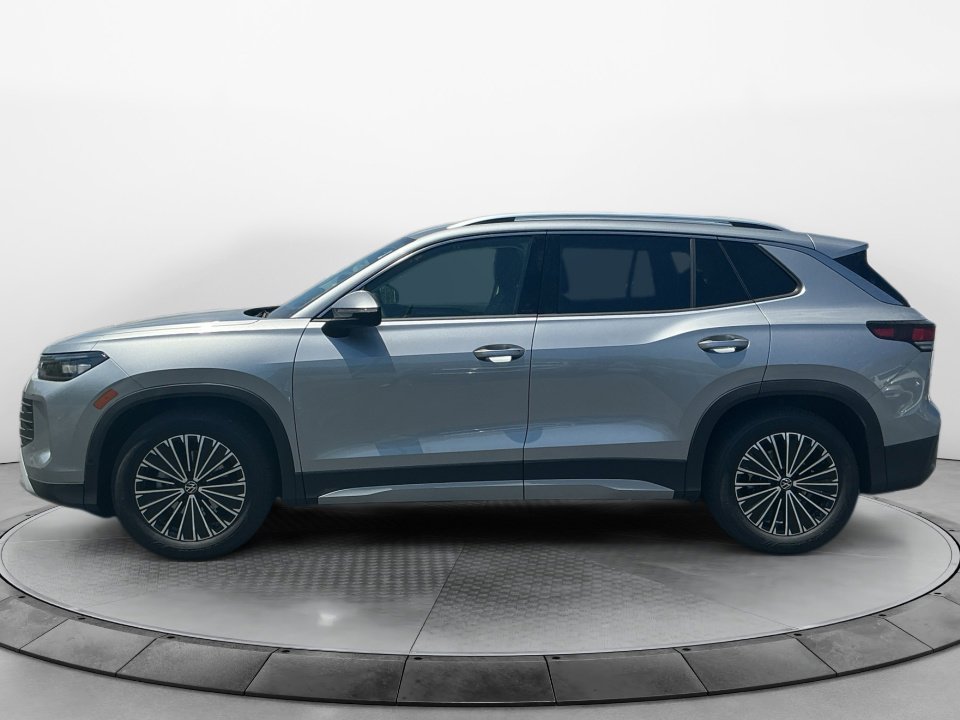 New 2026 Volkswagen Tiguan S FWD image 4