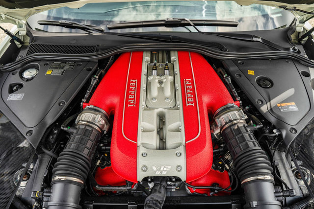 Used 2019 Ferrari 812 Superfast image 18