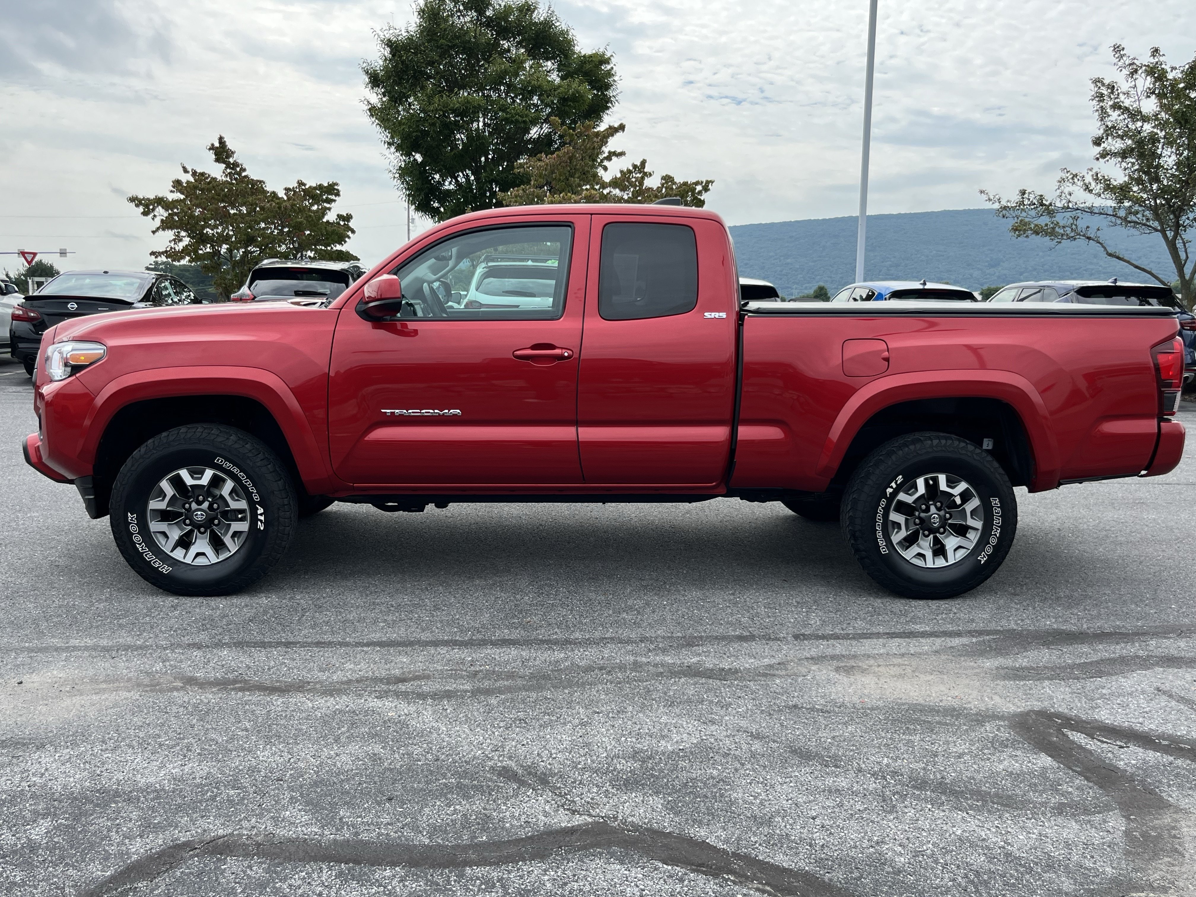 Used 2022 Toyota Tacoma SR5 AWD/4WD image 9