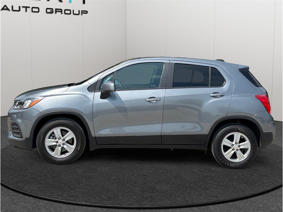 Used 2020 Chevrolet Trax LS w/ Tint and Cruise Package FWD image 5