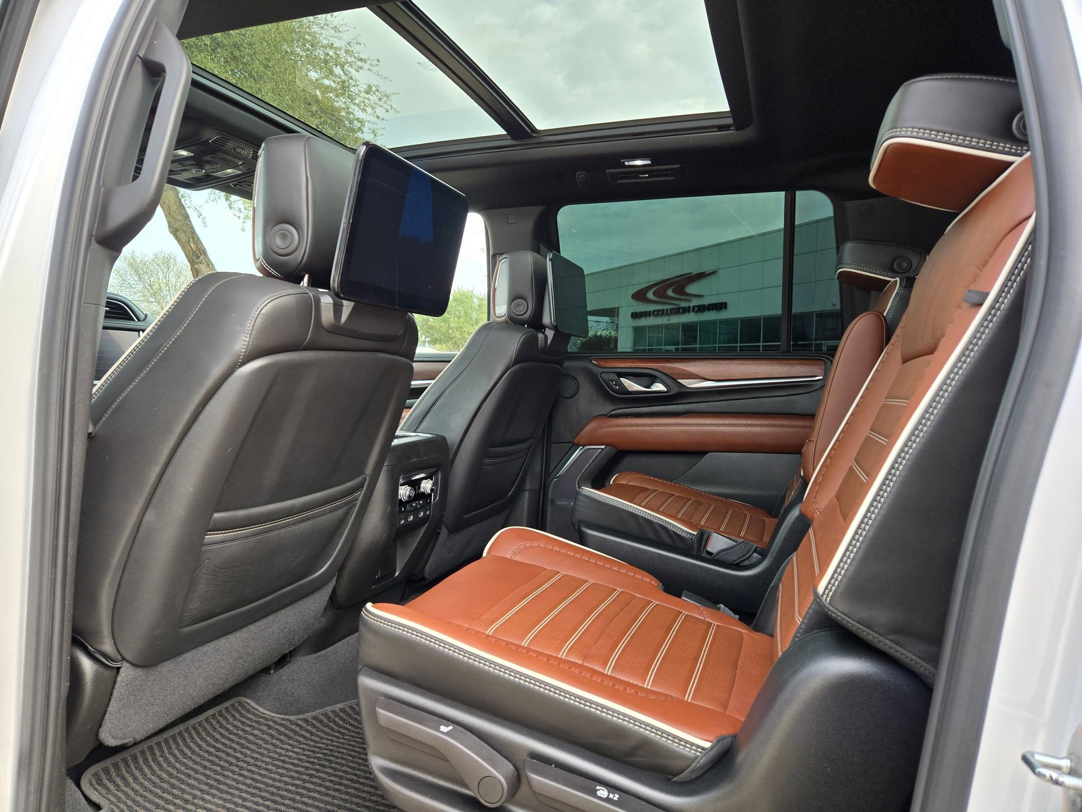 Used 2023 GMC Yukon XL Denali Ultimate image 16