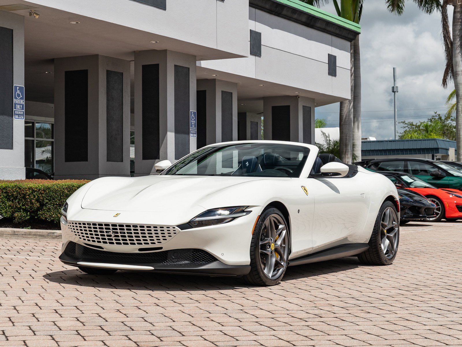 Used 2024 Ferrari Roma Spider image 33