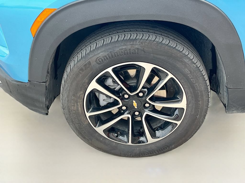 Used 2025 Chevrolet TrailBlazer LT AWD/4WD image 29