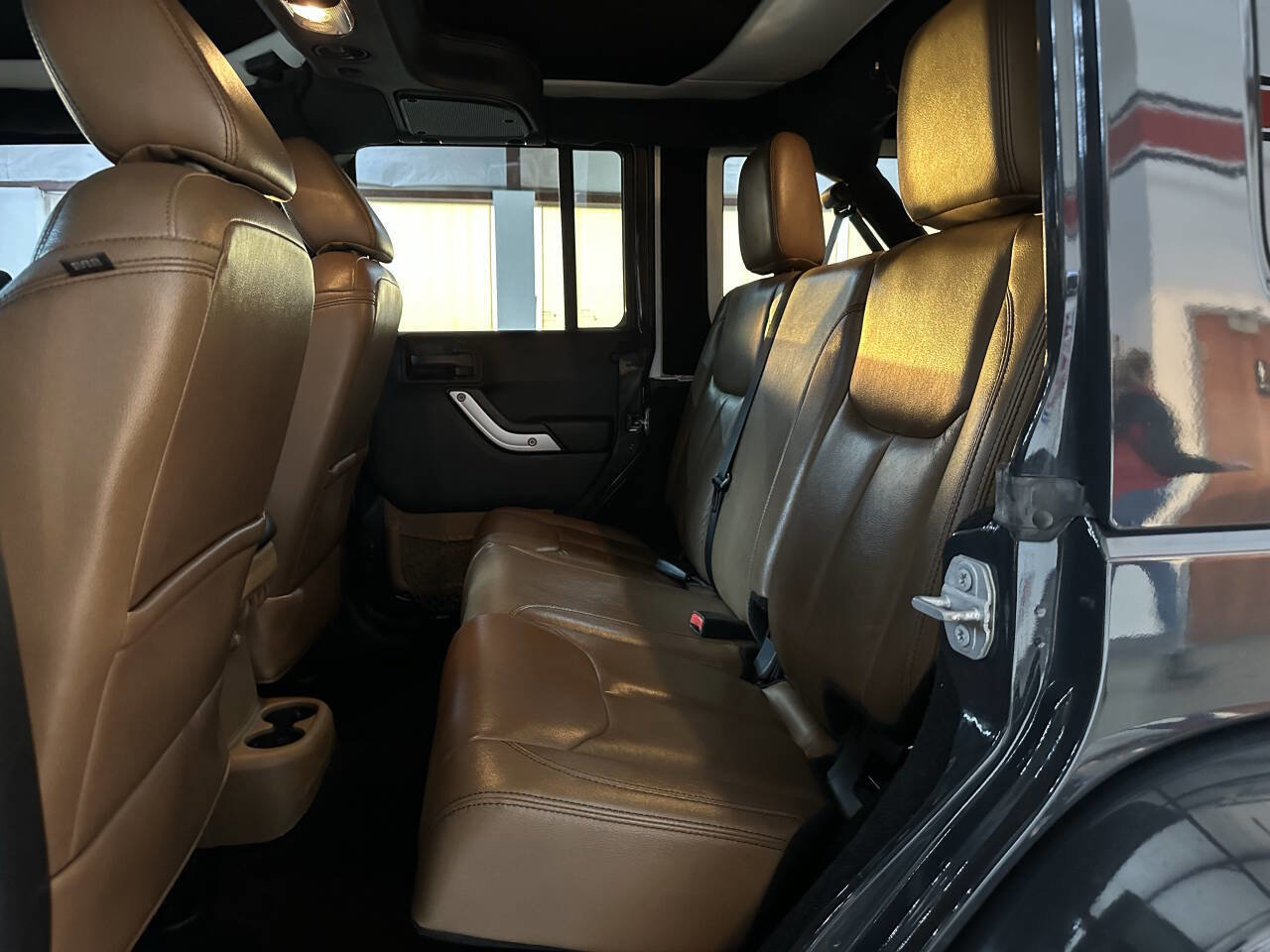 Used 2016 Jeep Wrangler Unlimited Sahara w/ Max Tow Package image 13