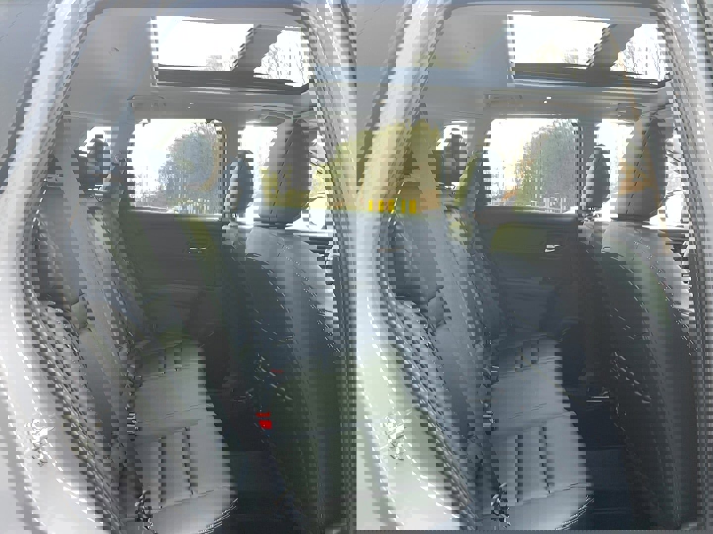 Used 2025 Nissan Rogue SL w/ Tech Package image 22