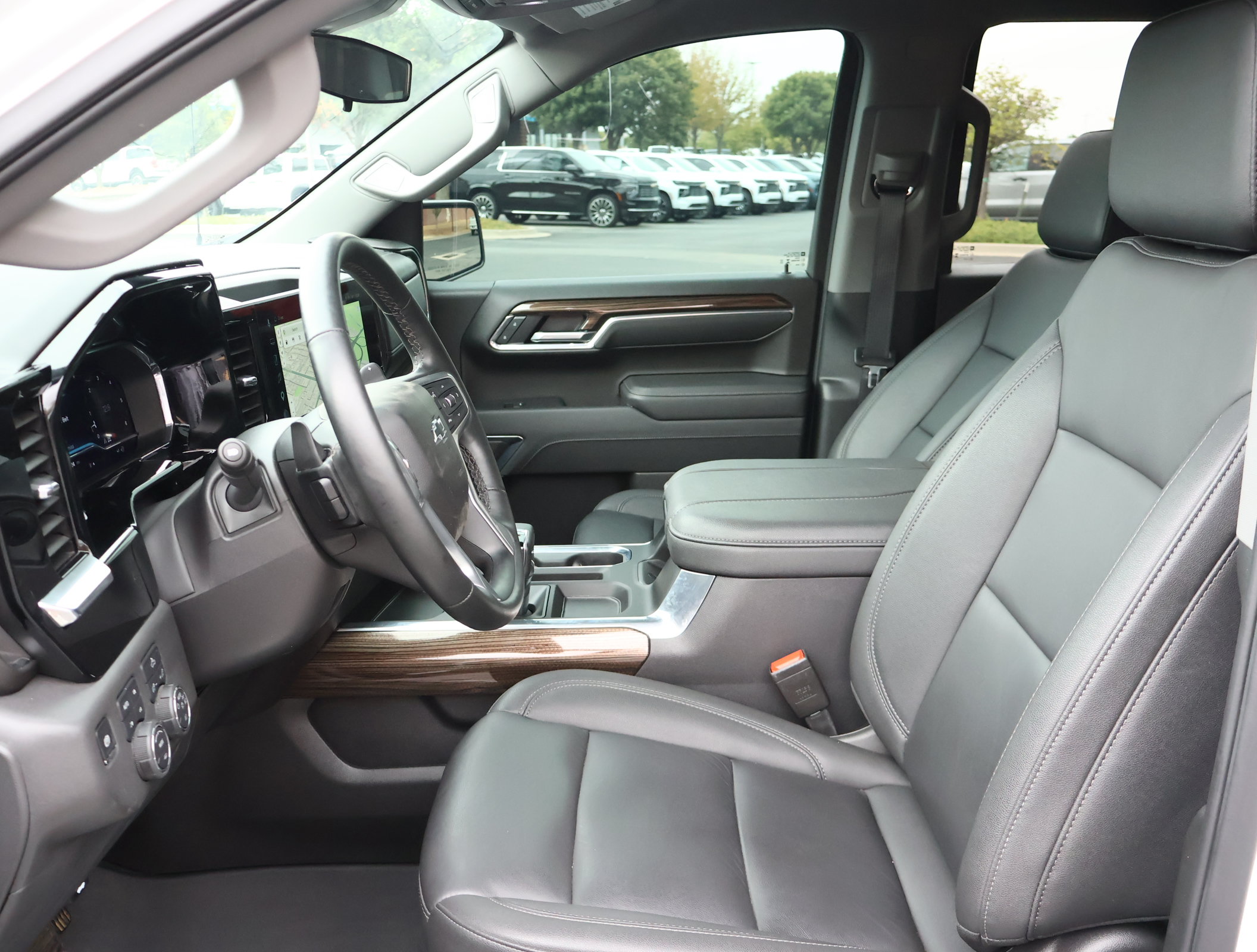 Used 2025 Chevrolet Silverado 1500 LT Trail Boss w/ Convenience Package II AWD/4WD image 11
