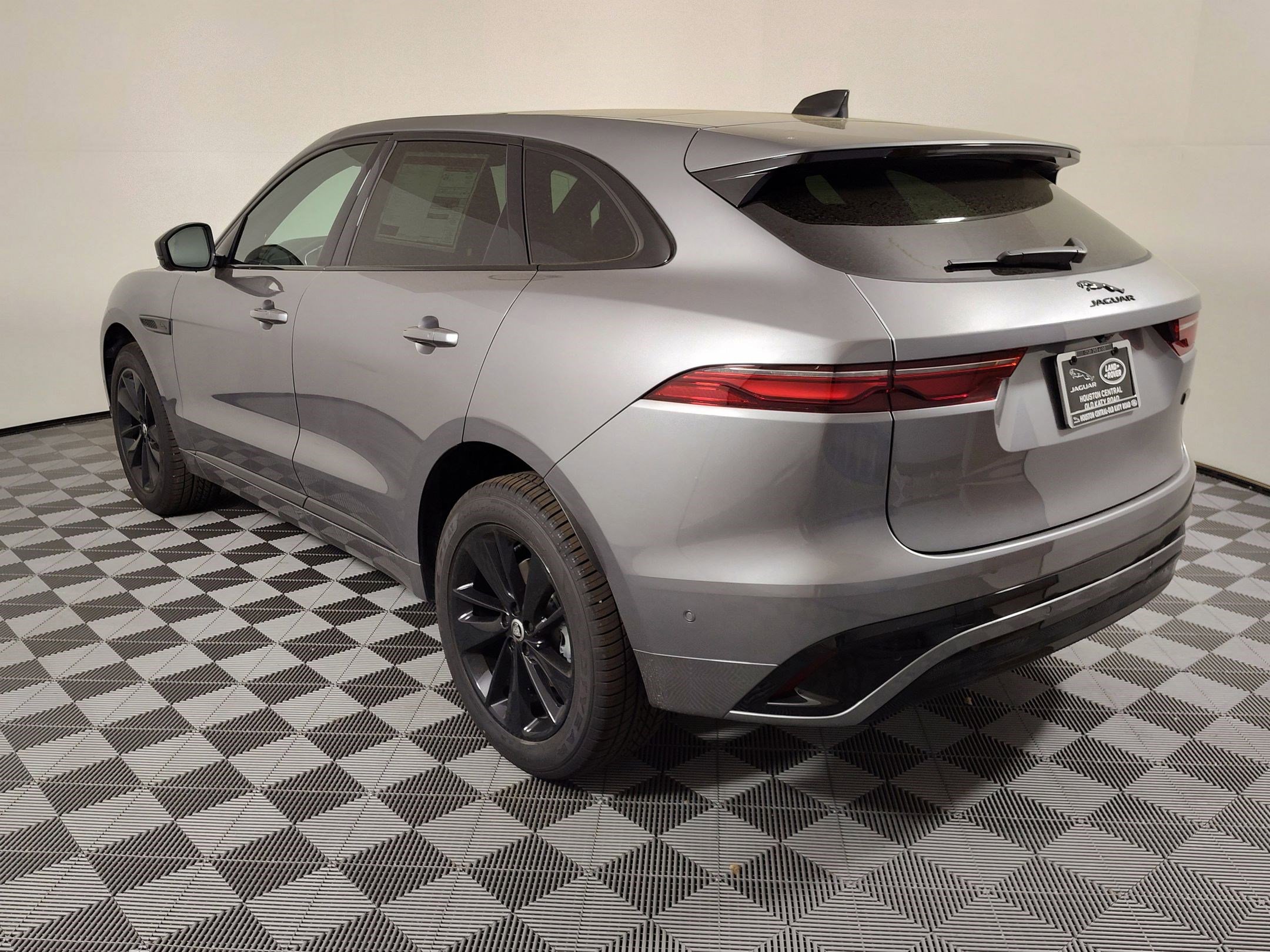 Used 2026 Jaguar F-PACE R-Dynamic S image 2
