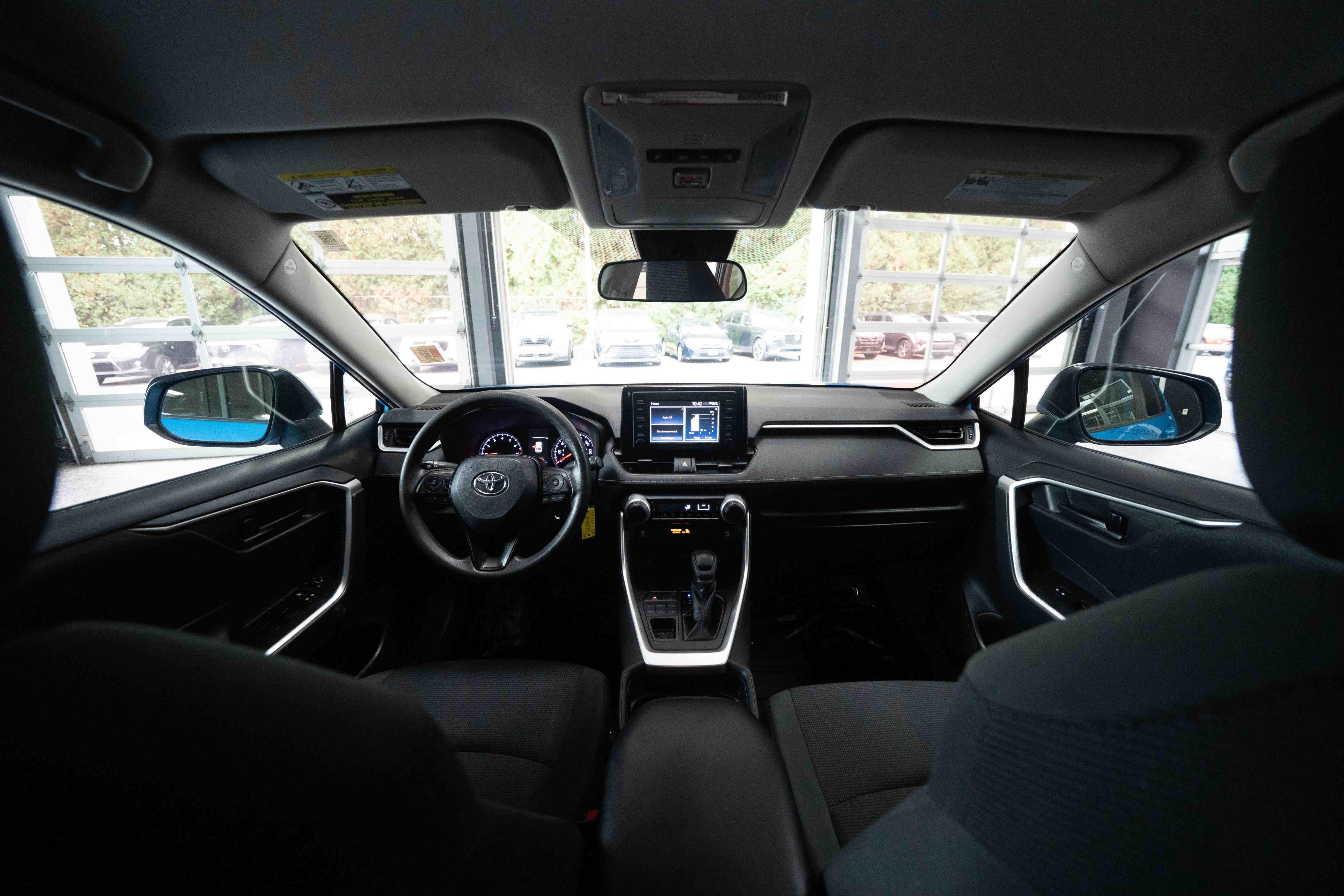 Used 2019 Toyota RAV4 LE w/ Carpet Mat Package AWD/4WD image 19