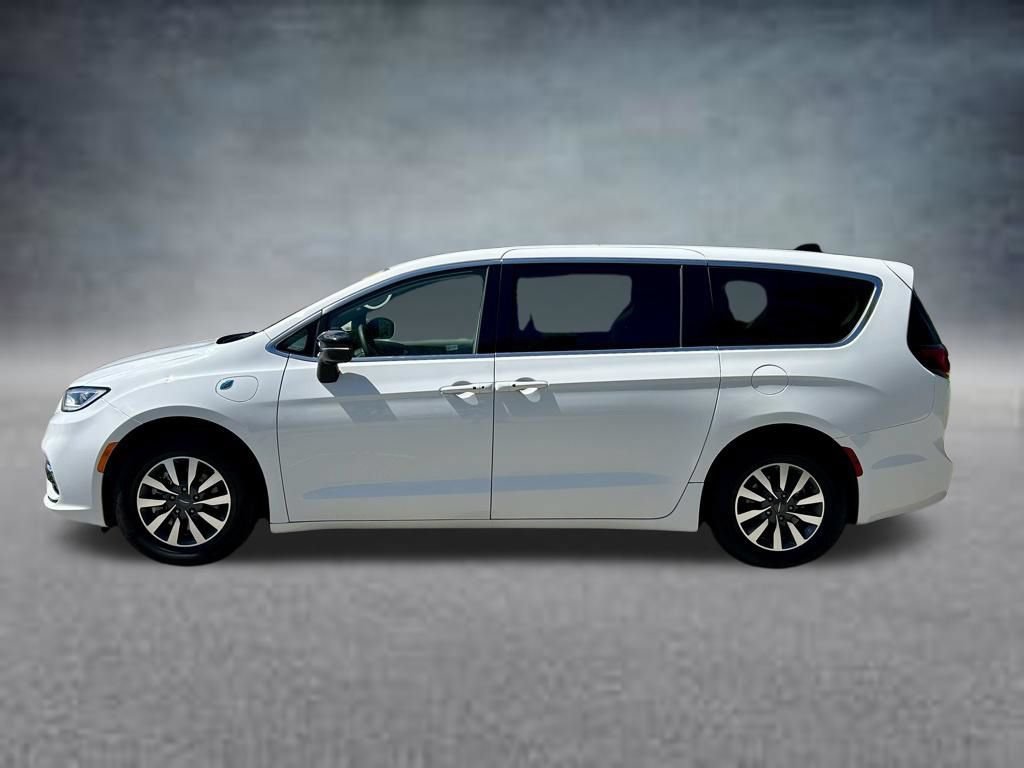 Used 2024 Chrysler Pacifica Limited FWD image 8