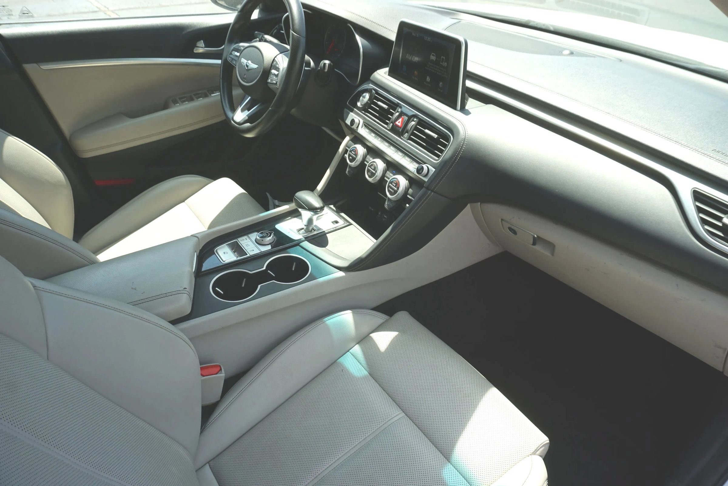 Used 2021 Genesis G70 2.0T RWD image 34