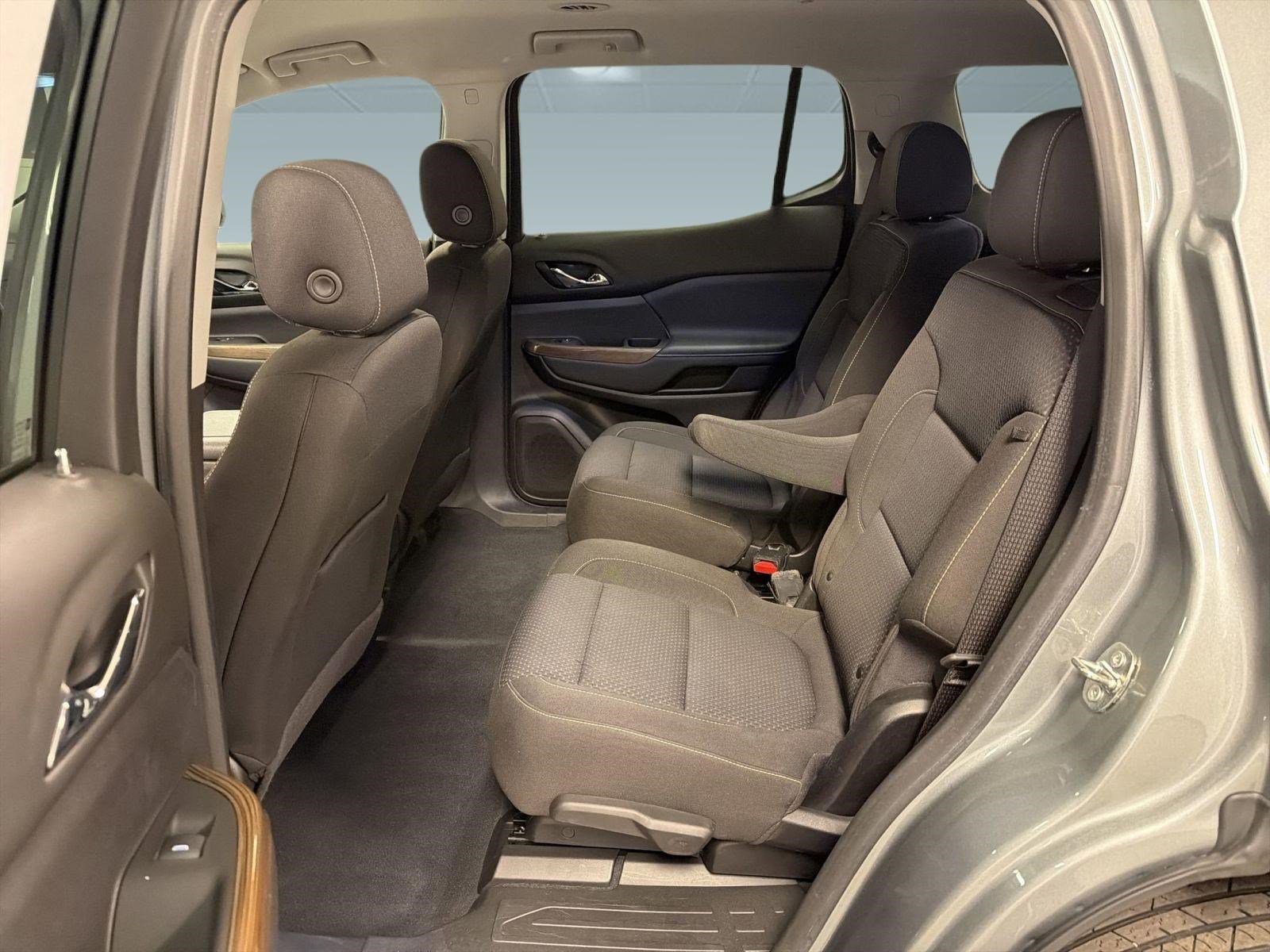 Used 2023 GMC Acadia SLE image 14