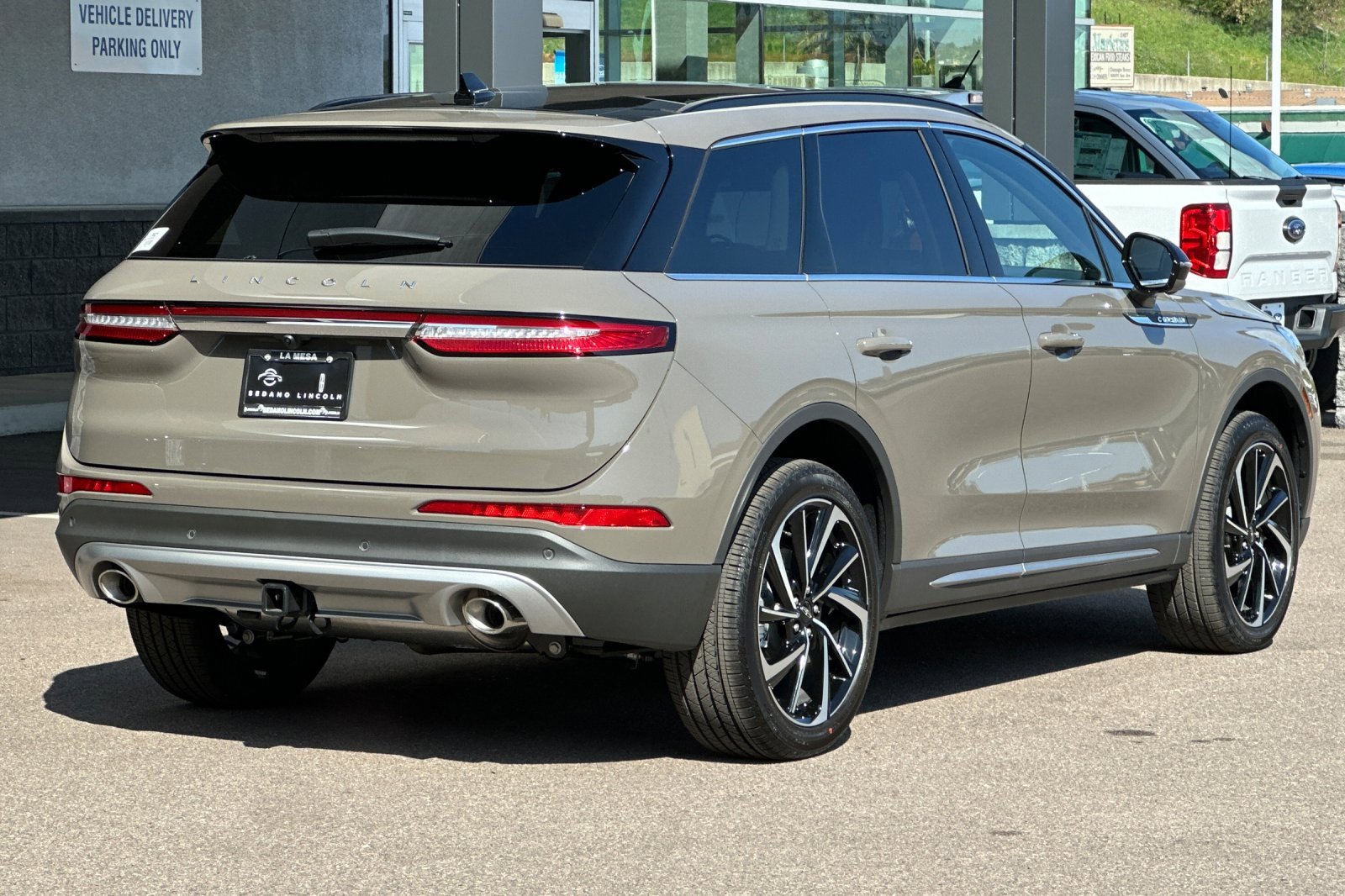 New 2025 Lincoln Corsair Reserve w/ Equipment Group 202A image 3