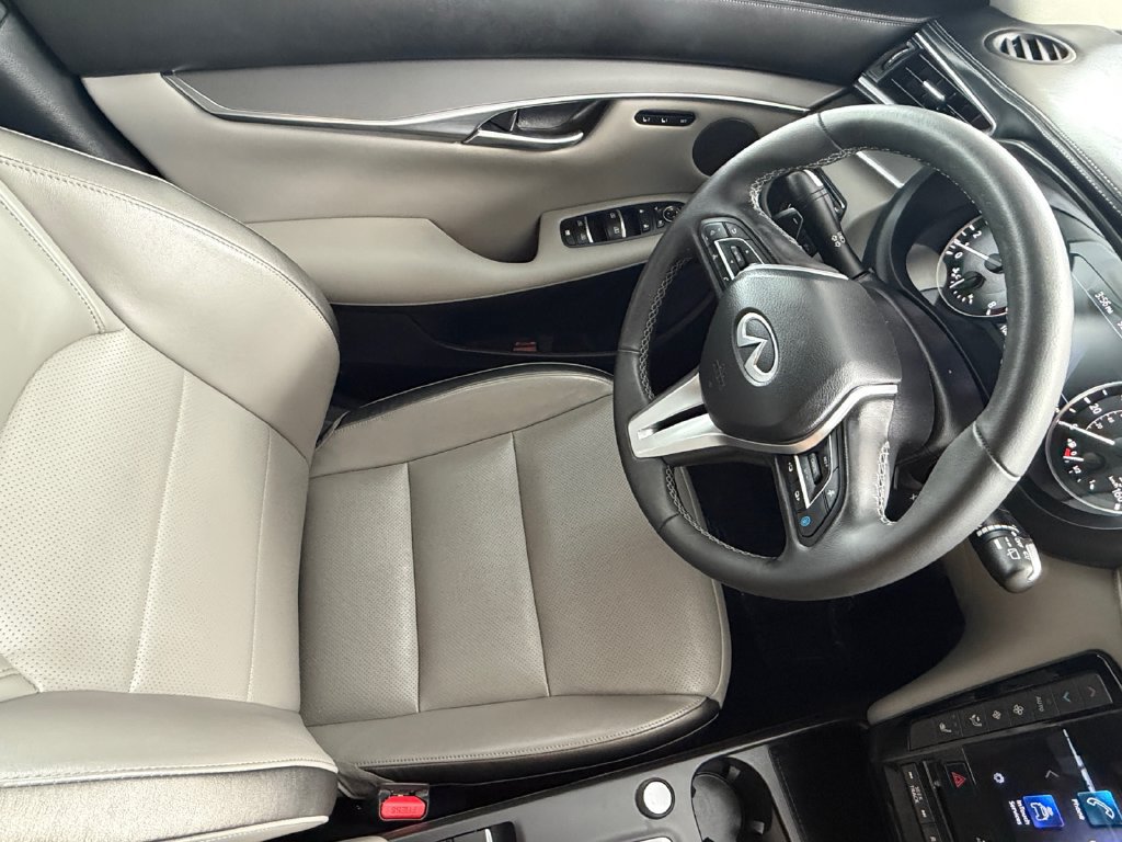 Used 2023 INFINITI QX50 Luxe FWD image 39