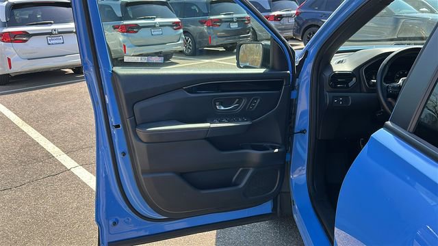 Used 2025 Honda Pilot TrailSport image 8