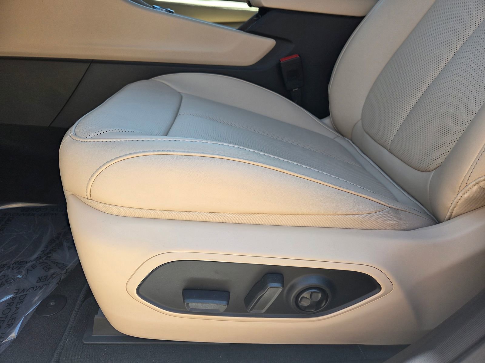 New 2026 Jeep Grand Cherokee L Limited RWD image 13